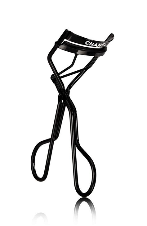 cils de chanel eyelash curler.